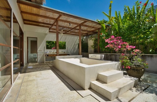 Laksmana Villa | Modern Luxury 8BR Villa, 3Min Walk From Eat Street! - W/Swimming Pool!
