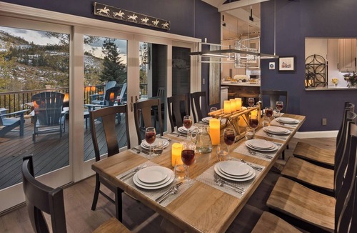 Steamboat Springs House | Modern luxury + Hot Tub + Walk to Skiing - Time Flys Lodge