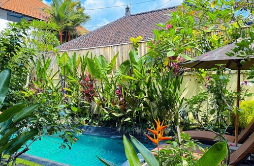 Sayan Apartment | Modern room with beautiful garden