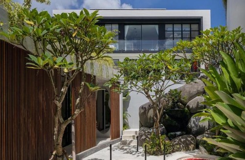 Pererenan Villa | NEW 6BR Luxury Estate I Butler I Jacuzzi I Breakfast I in the central Pererenan Canggu