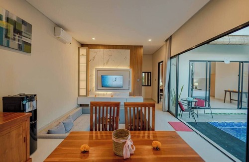 Seseh House | New Tropical 3BR Villa with Pool & Rooftop Oasis
