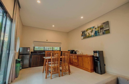 Seseh House | New Tropical 3BR Villa with Pool & Rooftop Oasis