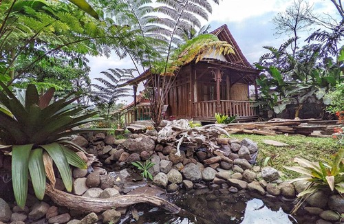 Jambu Luwuk Hotel | Omah Trasan Pangrango by ABM
