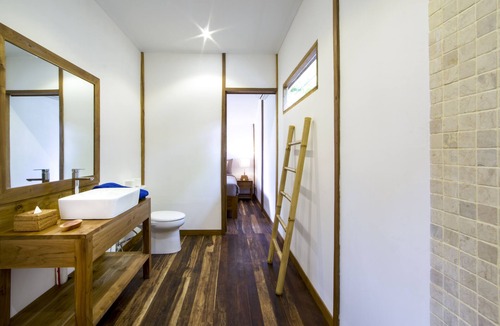 Batu Bolong House | ORORA B4-NEW SPOT in the heart of CANGGU; 2 bedroom 400 m from the beach.