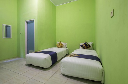 Karangtengah Hotel | OYO 2859 Fatan Costel Syariah