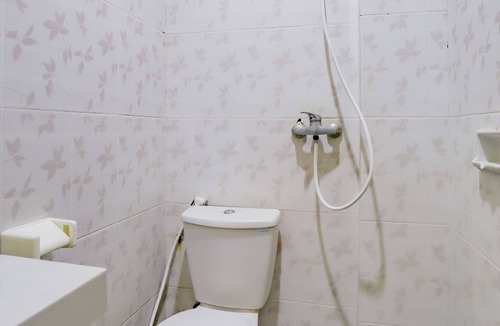 Downtown Kuta Hotel | OYO 4012 Ari Beach Inn