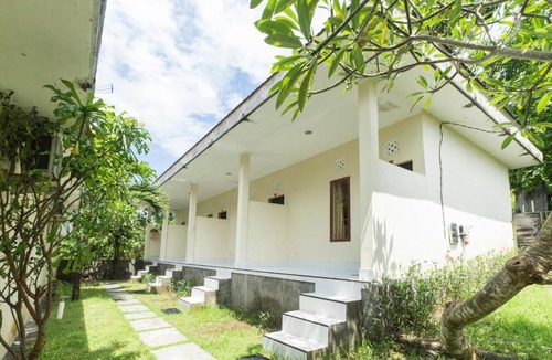 Mumbul Hotel | OYO 618 Top Homestay