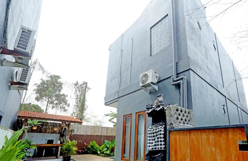 Umalas Hotel | OYO 90854 Loka Anyar Guest House