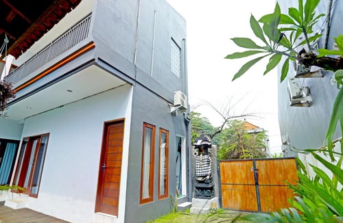 Umalas Hotel | OYO 90854 Loka Anyar Guest House