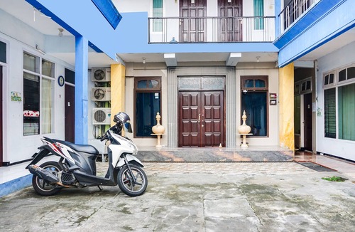 Dinoyo Hotel | OYO 91926 Serayu Sumbersari Homestay