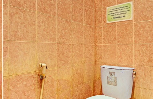 Karanganyar Hotel | OYO 92759 Penginapan Piji Kembar
