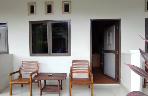 Enrekang Hotel | OYO 93051 Wisma Syariah Buloe Near Lapangan Abubakar Lambogo Batili Enrekang
