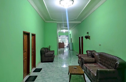Mamuju Hotel | OYO 93411 Syariah Hotel Tomborang