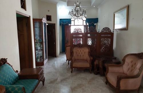 Condongcatur Hotel | OYO 95178 Azifa Guest House