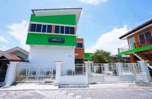 Surabaya Hotel | OYO Life 3078 Kost Putri Made