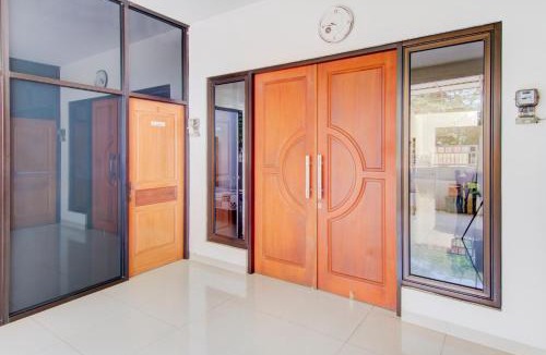 Surabaya Hotel | OYO Life 89990 Kost Waterfront 75 Sub