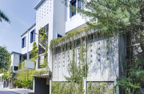 Karawang Hotel | OYO Life 91205 Rindang Guesthouse Syariah