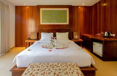 Batu Bolong Hotel | Papillon Echo Beach