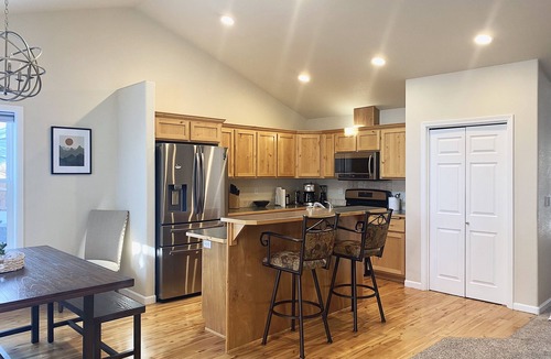 Orchard District House | Parkridge at Pilot Butte - Warm & Modern Bend Ski/Outdoor Basecamp