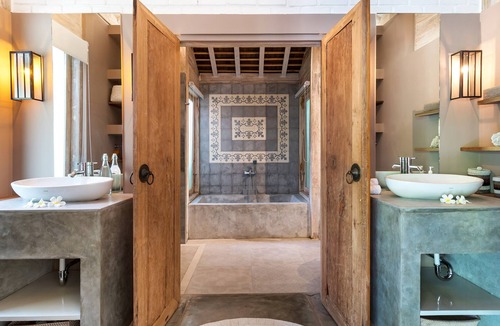 Kerobokan Villa | Peaceful 4 Bedrooms Private Pool Villas Rice Field View