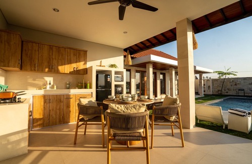 Munggu Villa | Pererenan 2 BR Villa KOME with Private Pool and Ricefield View