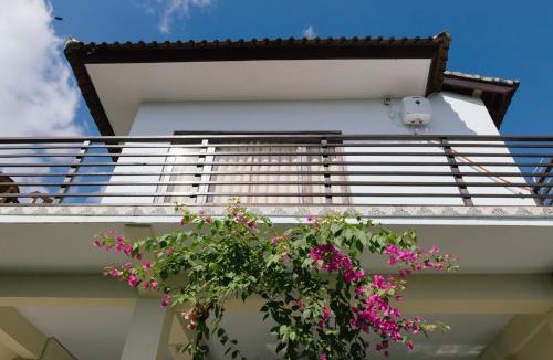 Batu Bolong House | Pluto House