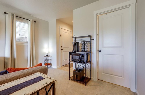 Gresham Apartment | PNW Home Base! Gresham Studio w/ Patio