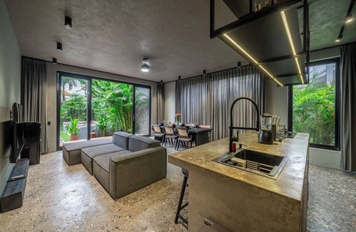 Padonan Villa | Predmet Padonan - Designer 3BR Villa w Pool, Rooftop Kitchen & Patio