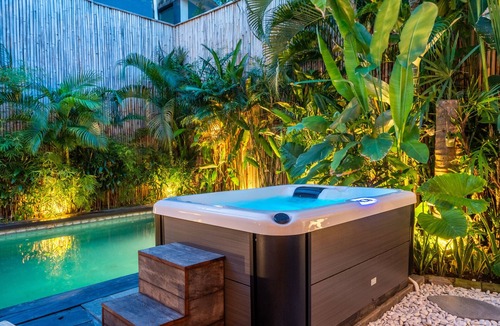 Batu Bolong Villa | Private Pool Hot Tub Near Batu Bolong Beach