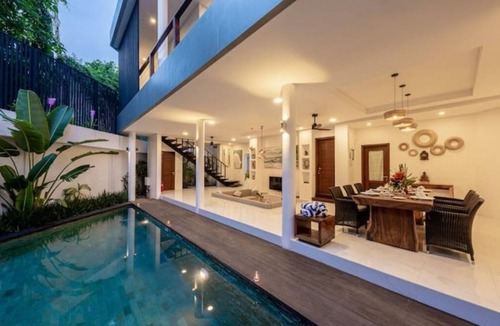 Batubelig Villa | Promo Rate 3BR Private Seminyak Walk Beach Villa