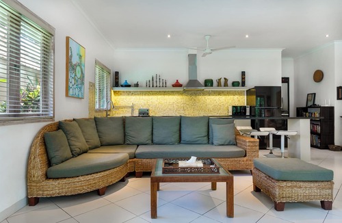 Batu Bolong Villa | Puri Pura: fully serviced 4 bedroom villa, central Canggu, close to the beach.