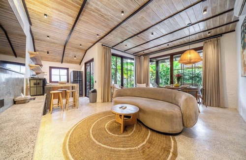 Penestanan Villa | Putri Salju - Tropical 2BR Villa w Huge Garden+Patio Lush Ubud