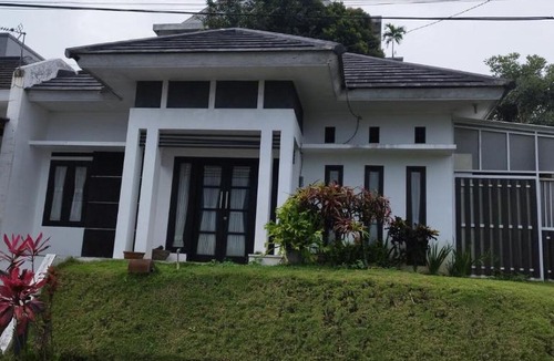 Dinoyo House | Raya Bukit Kamboja Home Stay