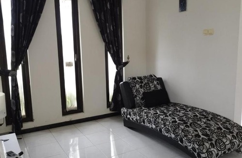 Dinoyo House | Raya Bukit Kamboja Home Stay