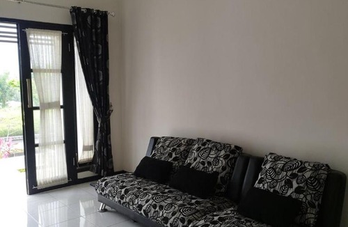 Dinoyo House | Raya Bukit Kamboja Home Stay
