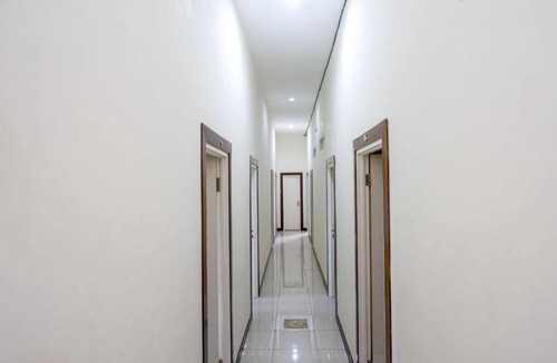 Sidomulyo Hotel | RedDoorz at Karangploso 2