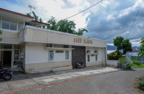 Sidomulyo Hotel | RedDoorz at Karangploso 2