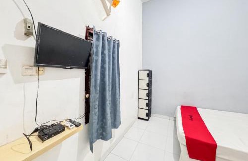 Palembang Hotel | RedDoorz at Wisma Hiro Dwikora Palembang