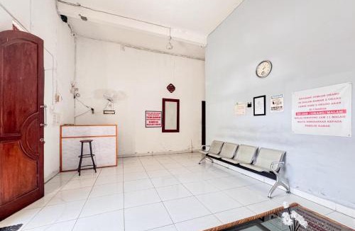 Palembang Hotel | RedDoorz at Wisma Hiro Dwikora Palembang