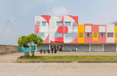 Cikarang Hotel | RedDoorz @ Iodium Residence Cikarang