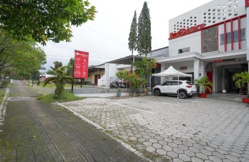 Magetan Hotel | RedDoorz near Alun Alun Magetan