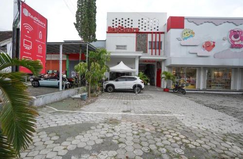Magetan Hotel | RedDoorz near Alun Alun Magetan