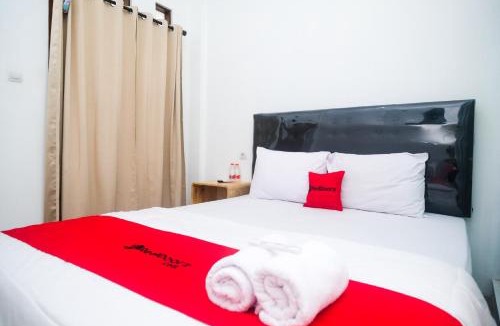 Depok Hotel | RedDoorz near INSTIPER Yogyakarta