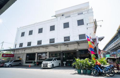 Banjarsari Hotel | RedDoorz Plus at Hotel Surya Solo