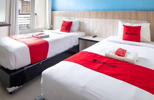 Ngaglik Hotel | RedDoorz Plus @ Panorama Villas Batu