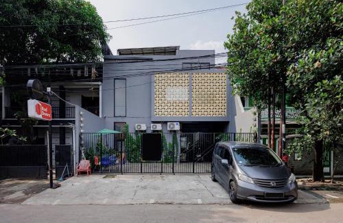 Cileungsi Hotel | RedDoorz Plus Syariah at Limus Nunggal