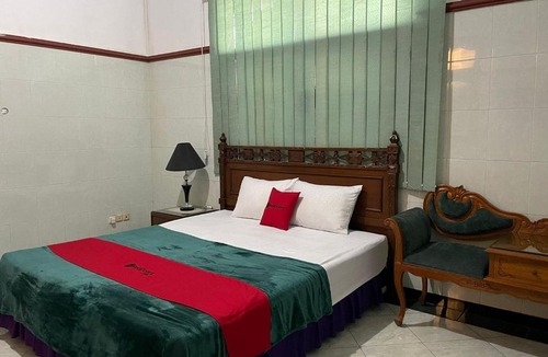 Surabaya Hotel | RedDoorz Syariah @ Karang Pilang