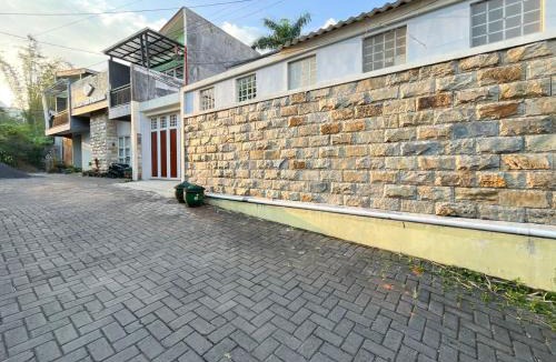Sidomulyo Hotel | RedDoorz Syariah Nanna Homestay Near Dino Park