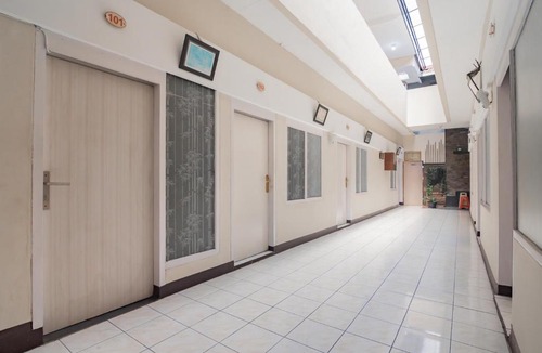 Bandung House | RedDoorz Syariah near BTC Fashion Mall