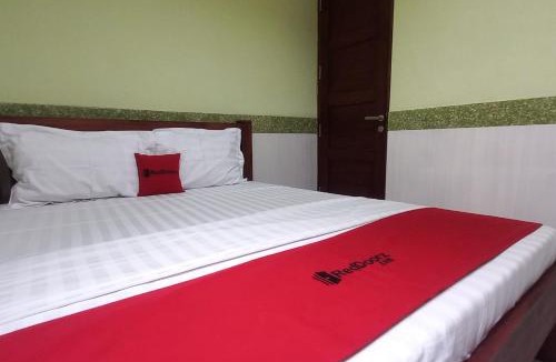 Krian Hotel | RedDoorz Syariah near Bypass Krian